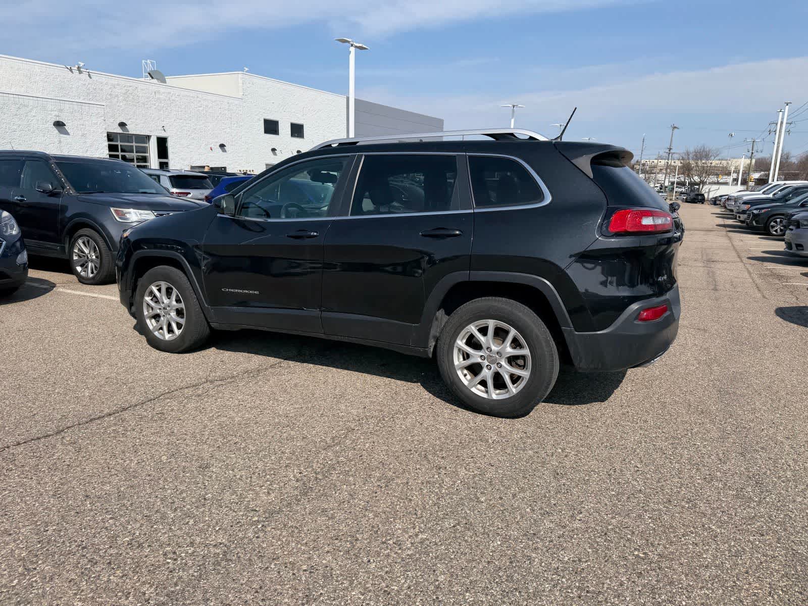 Thumbnail: 2015 Jeep Cherokee - 28