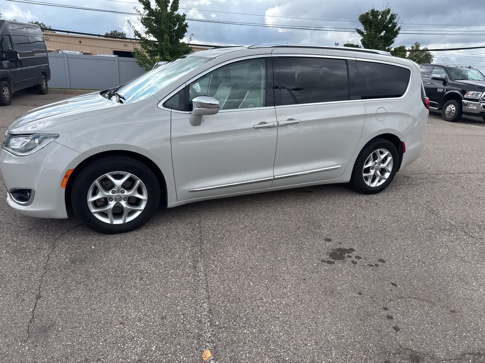 Thumbnail: 2020 Chrysler Pacifica - 29