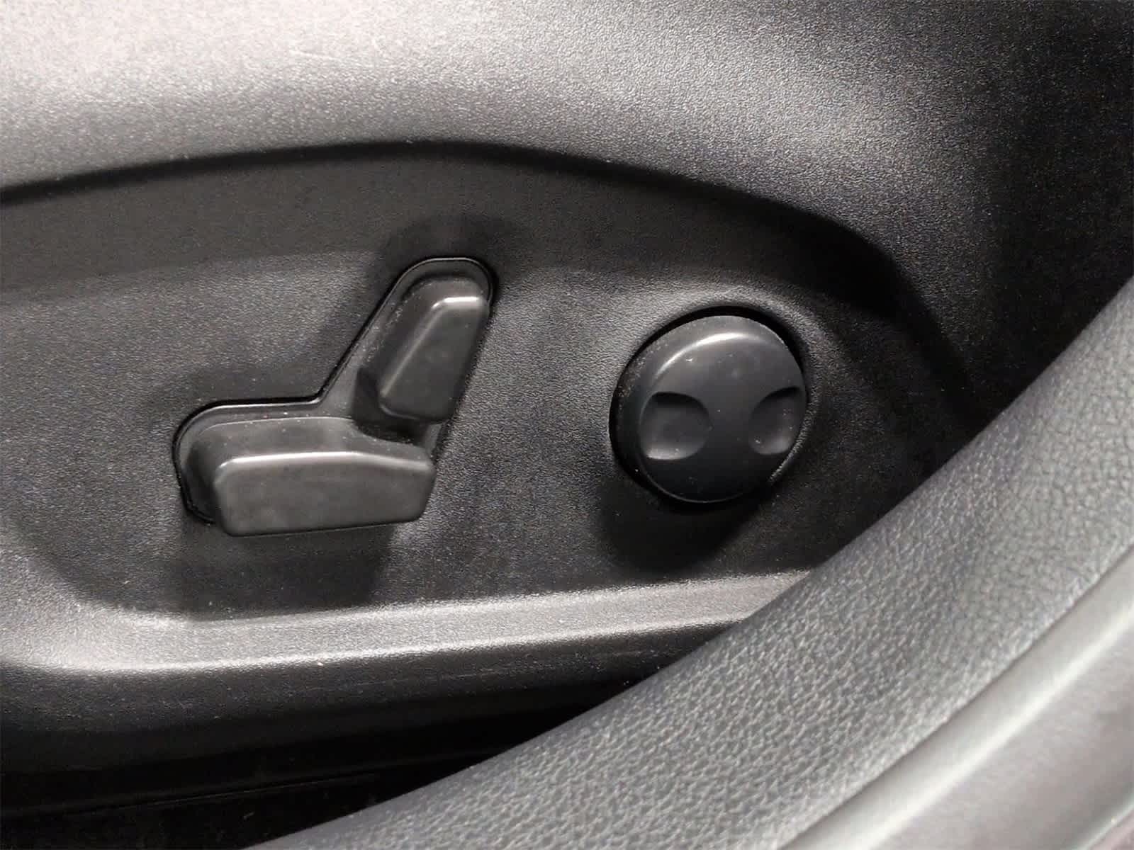 Thumbnail: 2023 Jeep Compass - 18