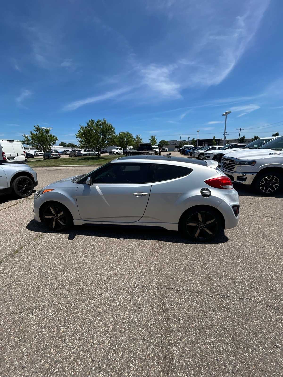 Thumbnail: 2015 Hyundai Veloster - 25