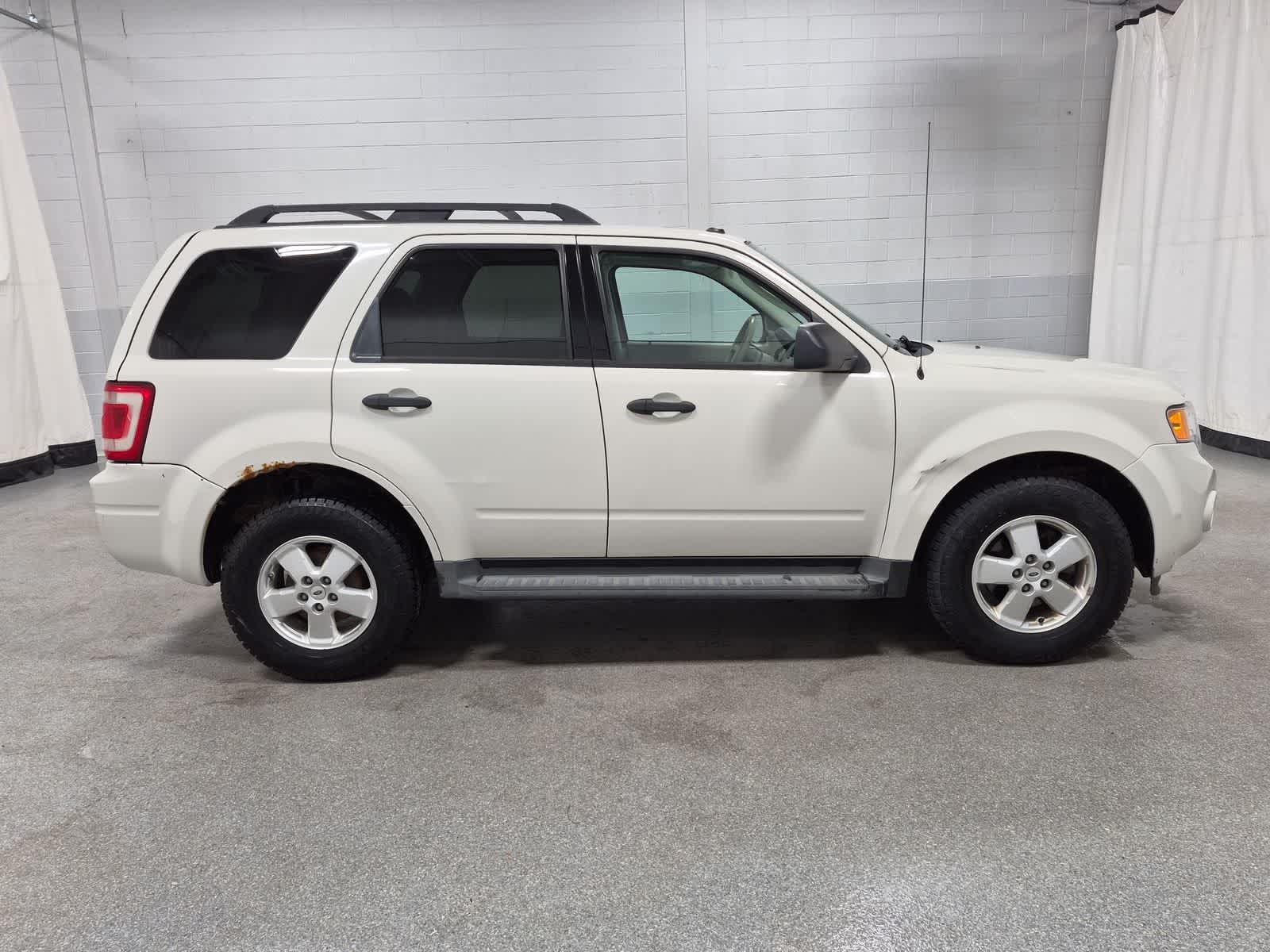 Thumbnail: 2011 Ford Escape - 14
