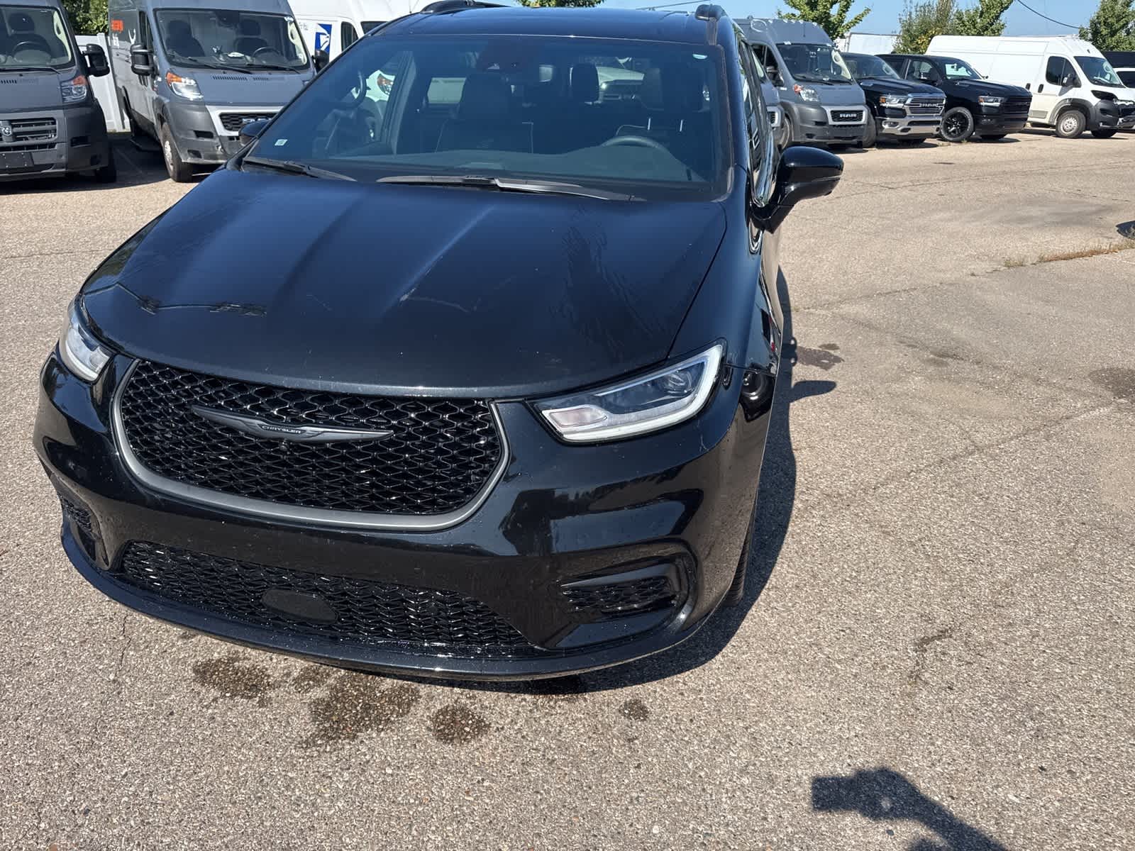 2023 Chrysler Pacifica Limited photo 3