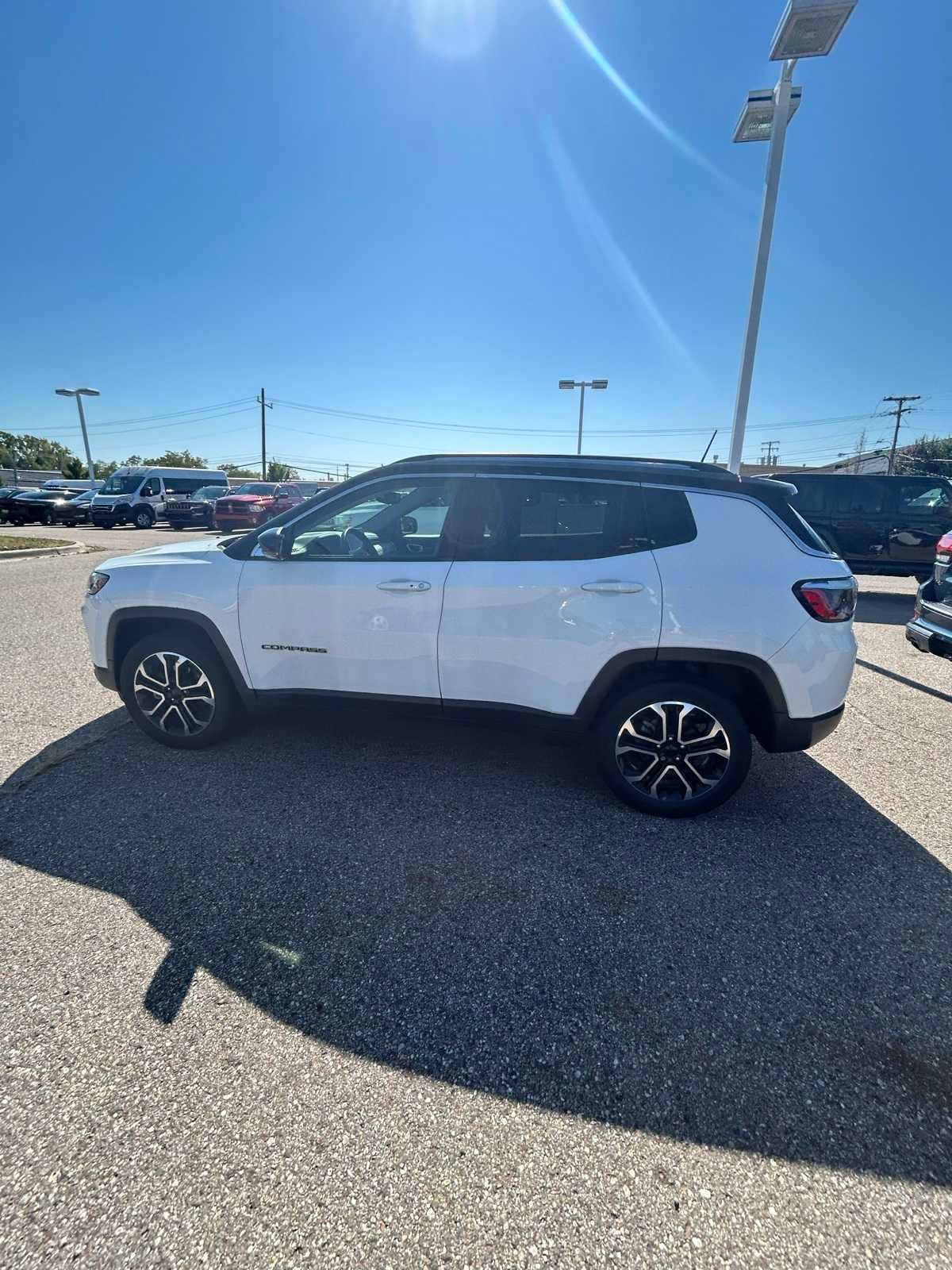 Thumbnail: 2022 Jeep Compass - 23