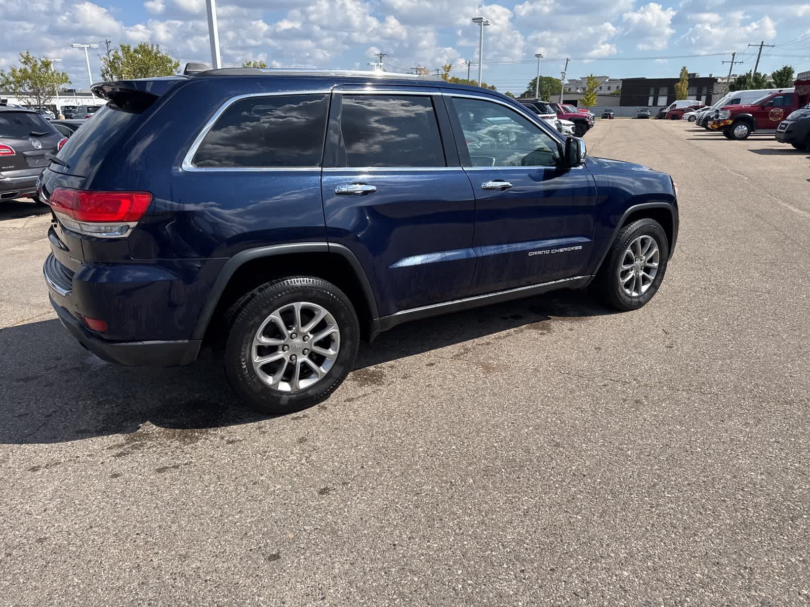 Thumbnail: 2015 Jeep Grand Cherokee - 14