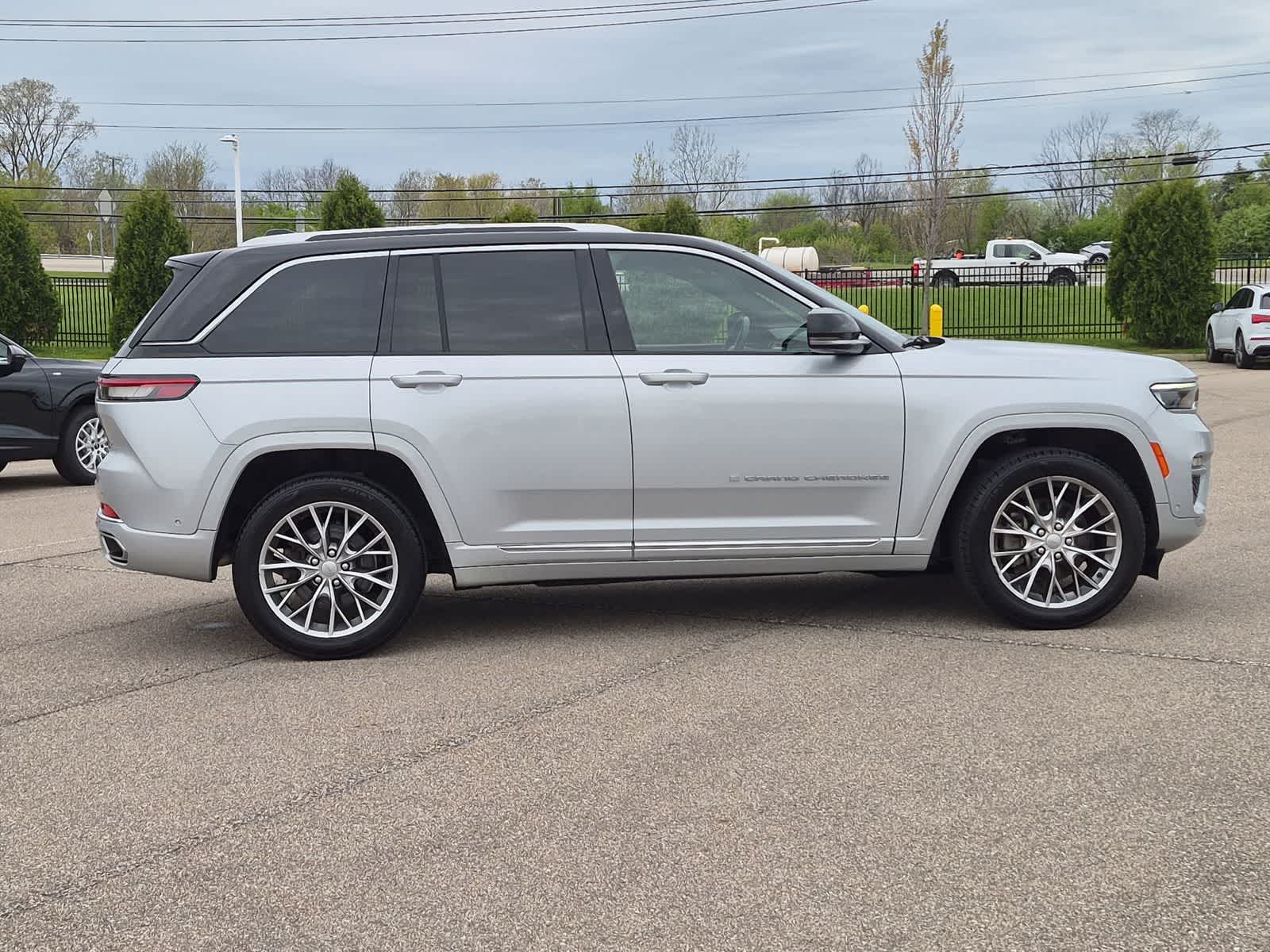 Thumbnail: 2022 Jeep Grand Cherokee - 15