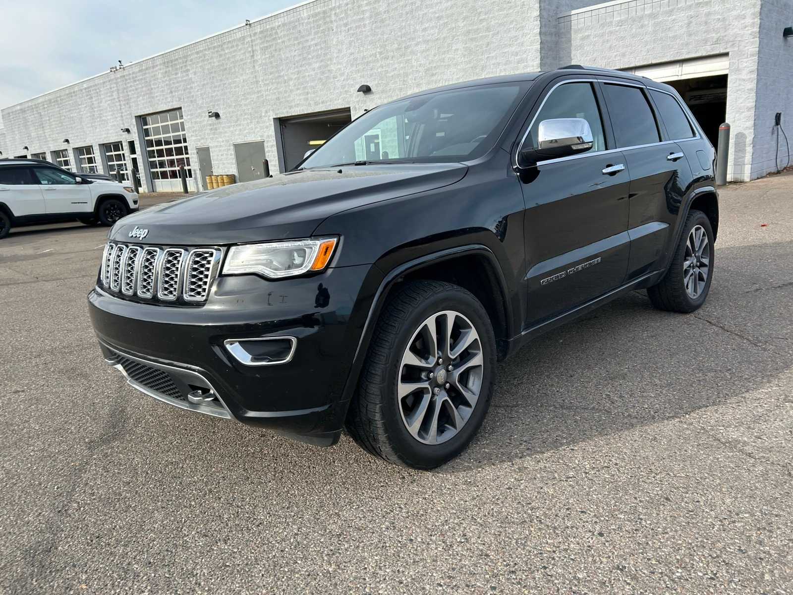 2018 Jeep Grand Cherokee Overland photo 2