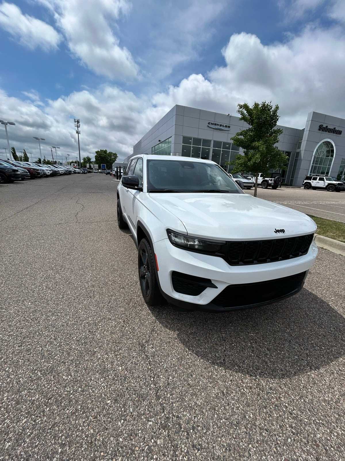 Thumbnail: 2023 Jeep Grand Cherokee - 9