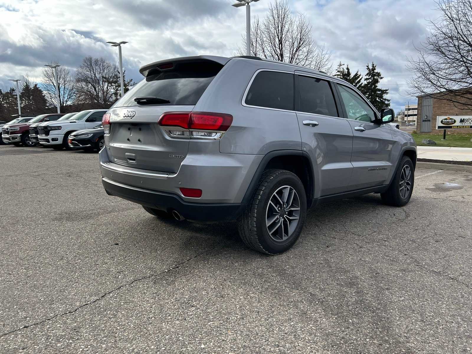 Thumbnail: 2020 Jeep Grand Cherokee - 12