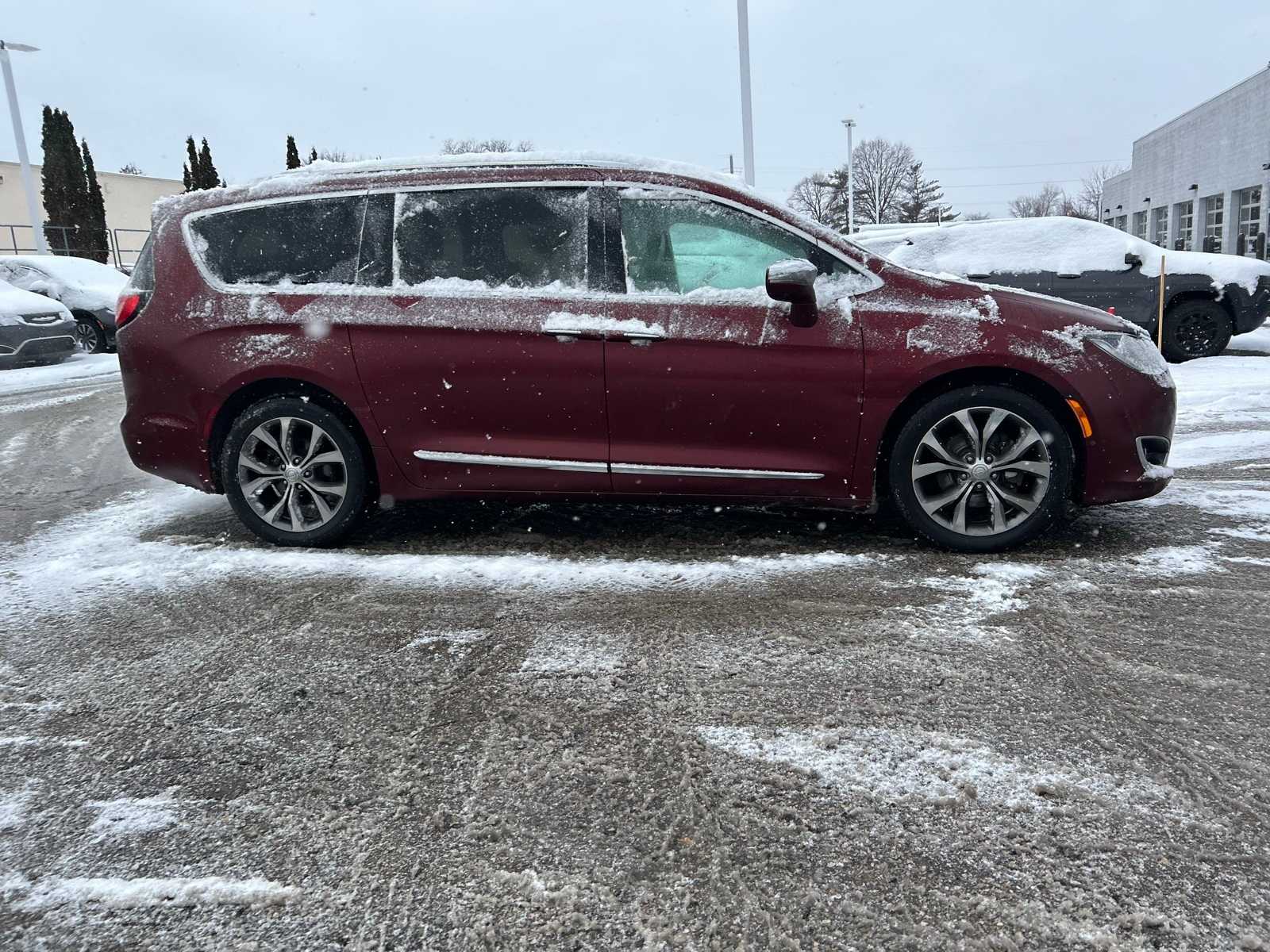 Thumbnail: 2019 Chrysler Pacifica - 11