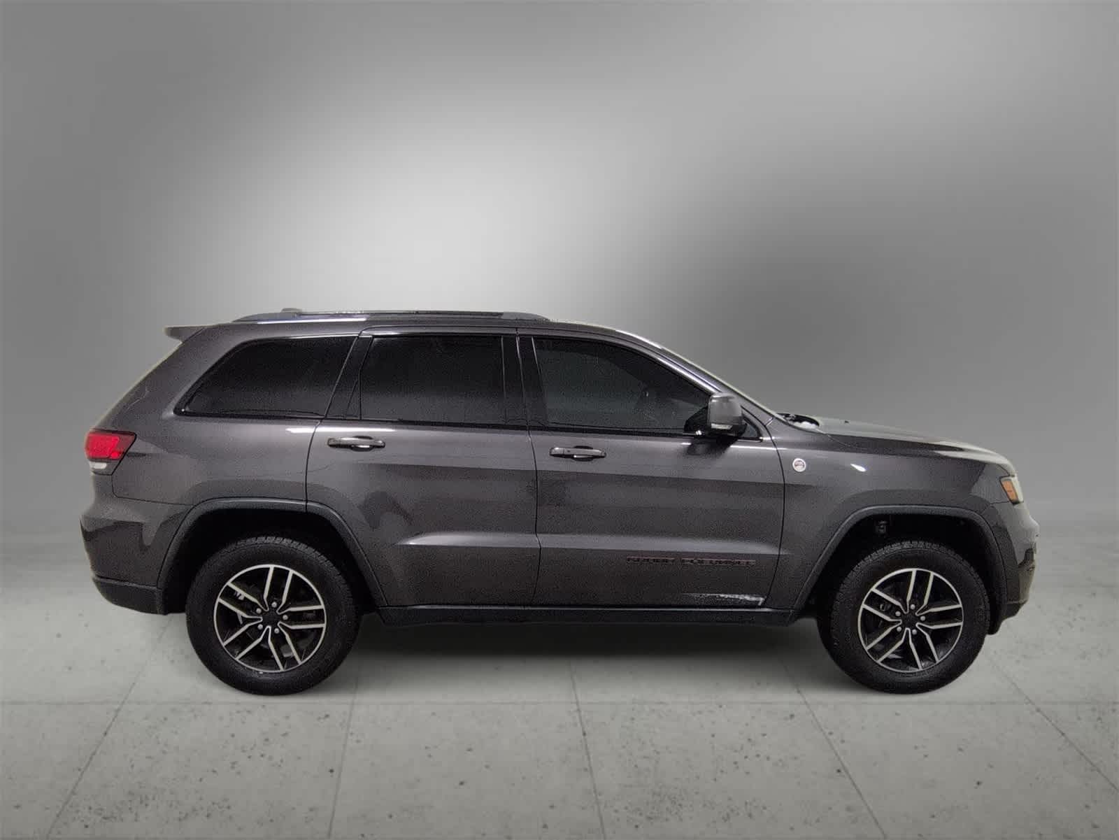 Thumbnail: 2019 Jeep Grand Cherokee - 9