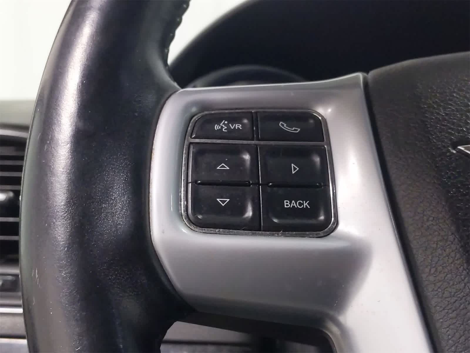 Thumbnail: 2014 Chrysler Town & Country - 24