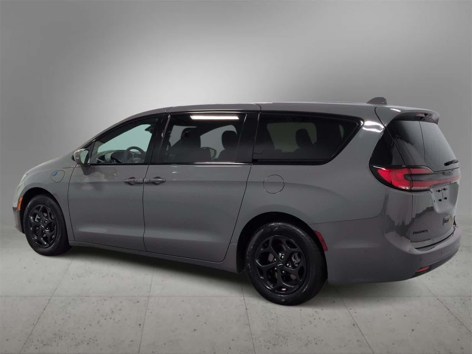 Thumbnail: 2022 Chrysler Pacifica - 6