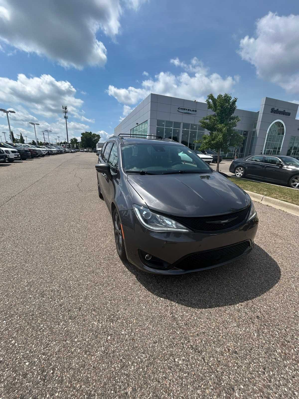 Thumbnail: 2019 Chrysler Pacifica - 9