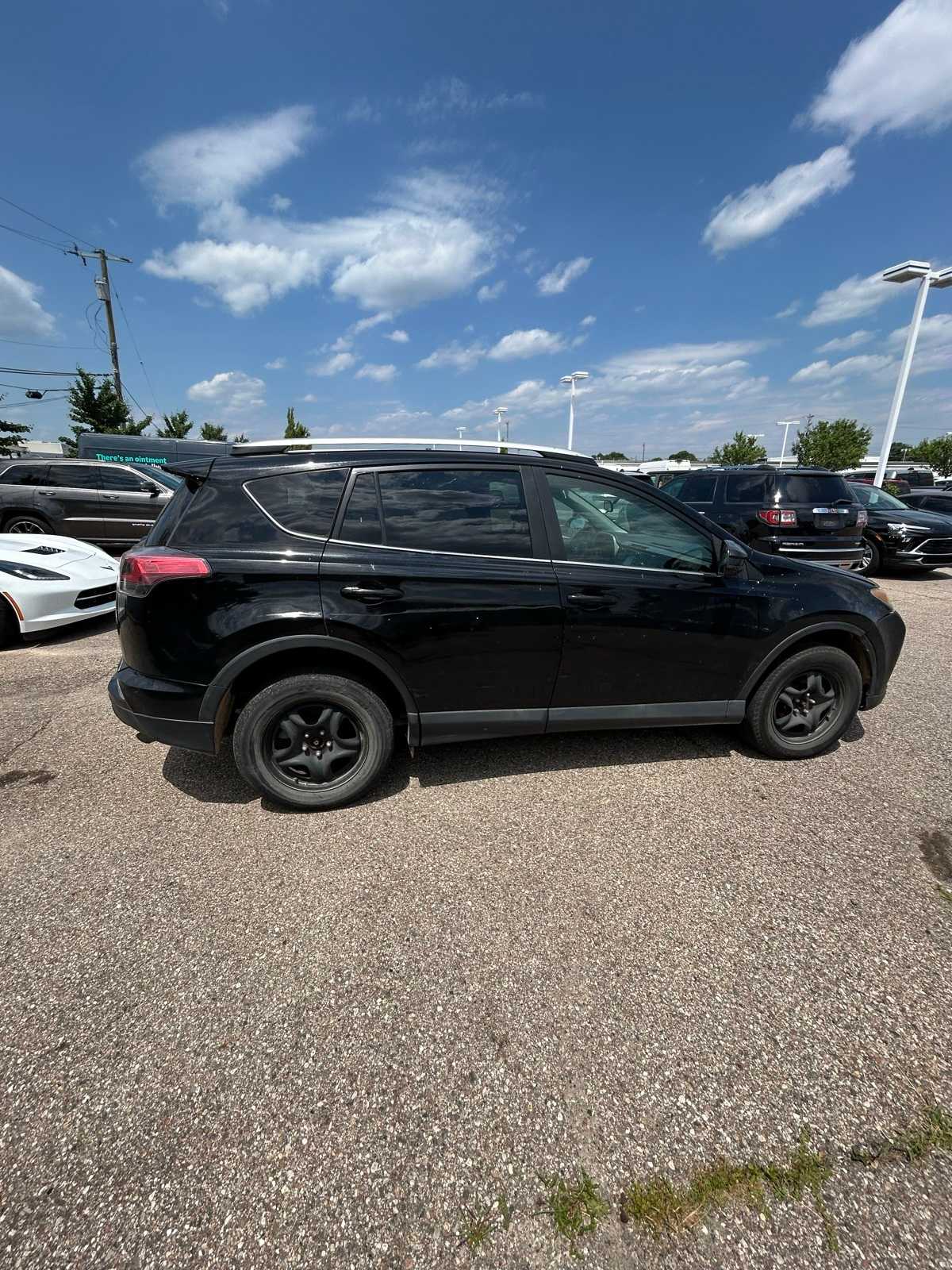 Thumbnail: 2016 Toyota RAV4 - 14