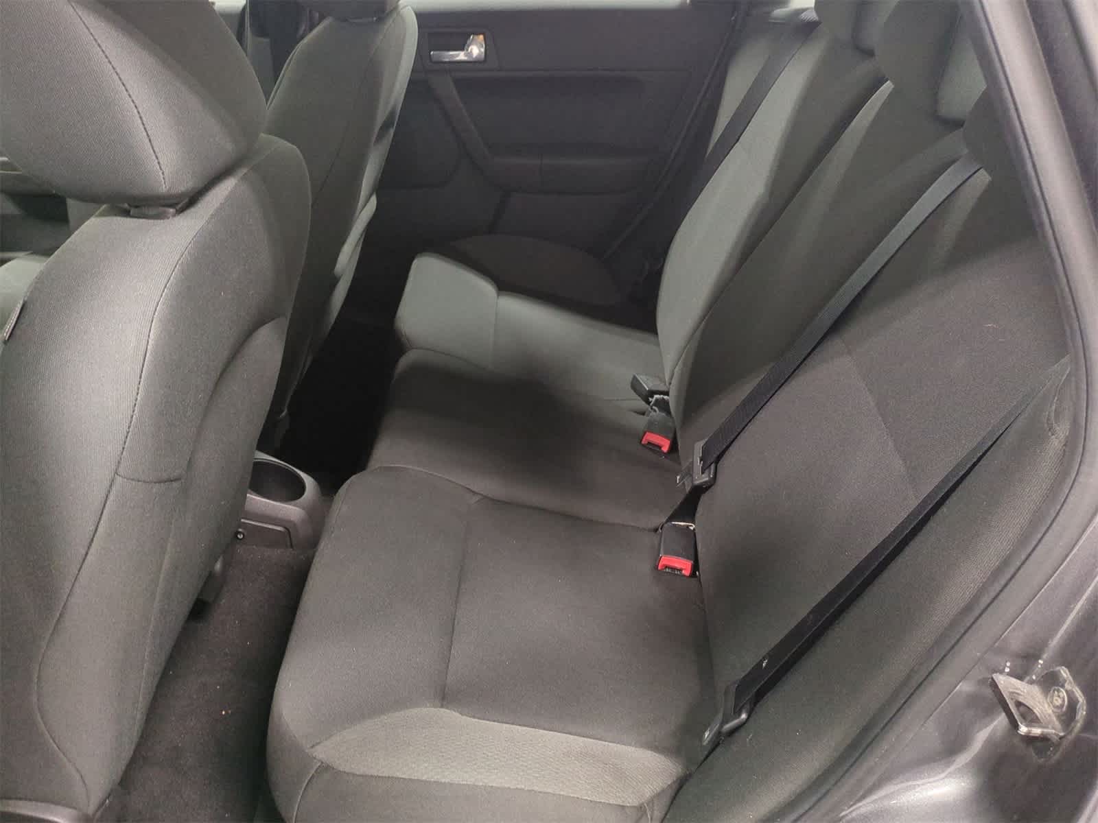 Thumbnail: 2010 Ford Focus - 20