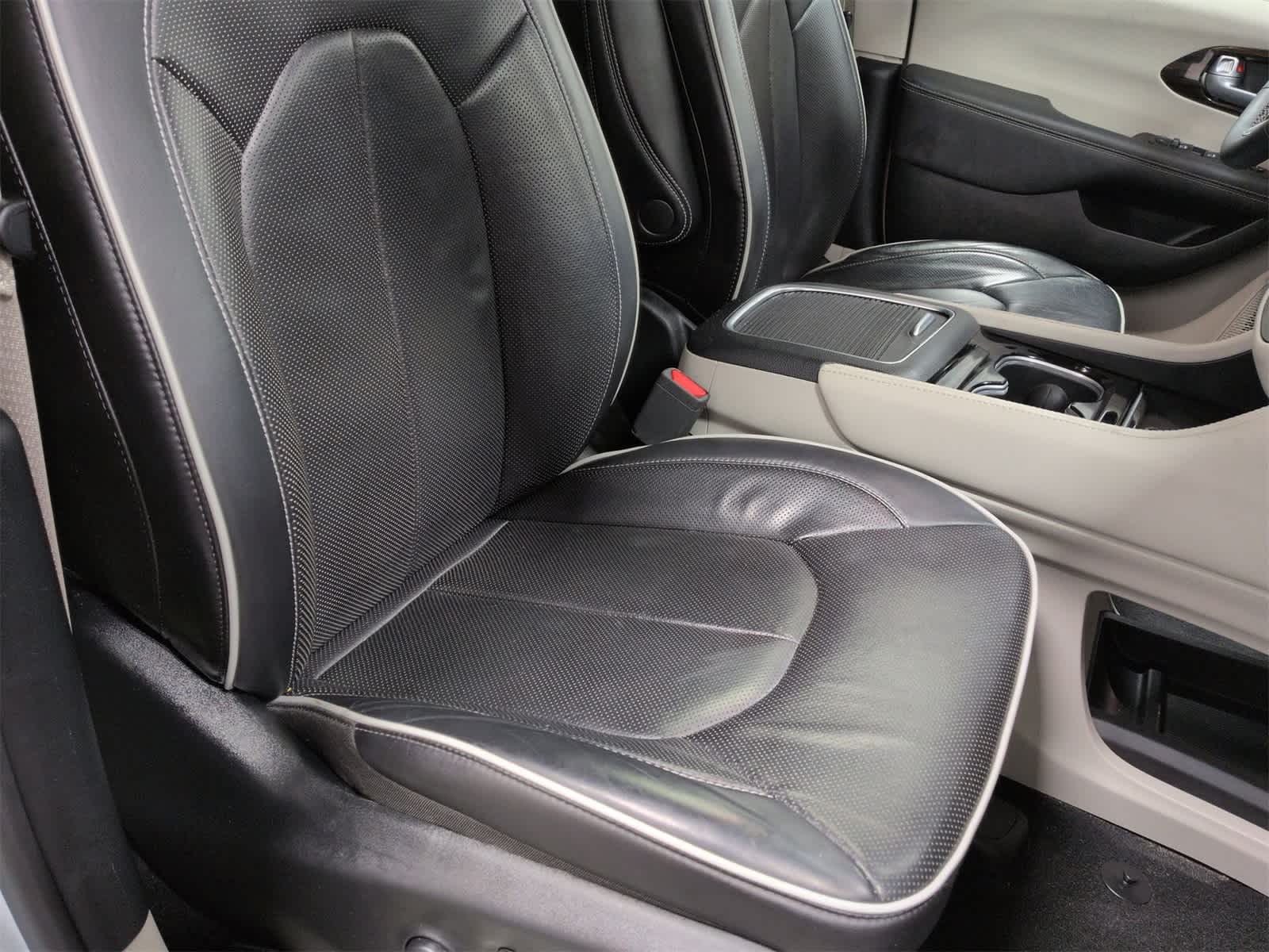 Thumbnail: 2024 Chrysler Pacifica - 24