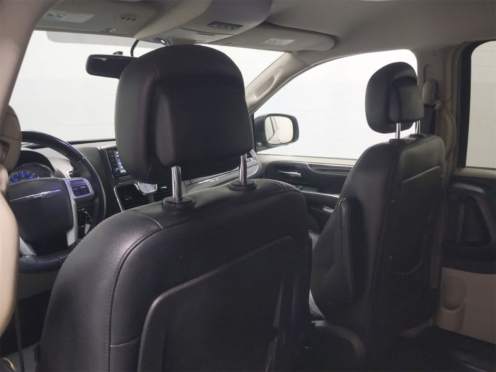 Thumbnail: 2014 Chrysler Town & Country - 19