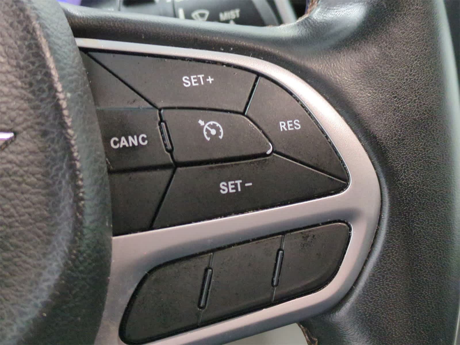 Thumbnail: 2018 Chrysler Pacifica - 25