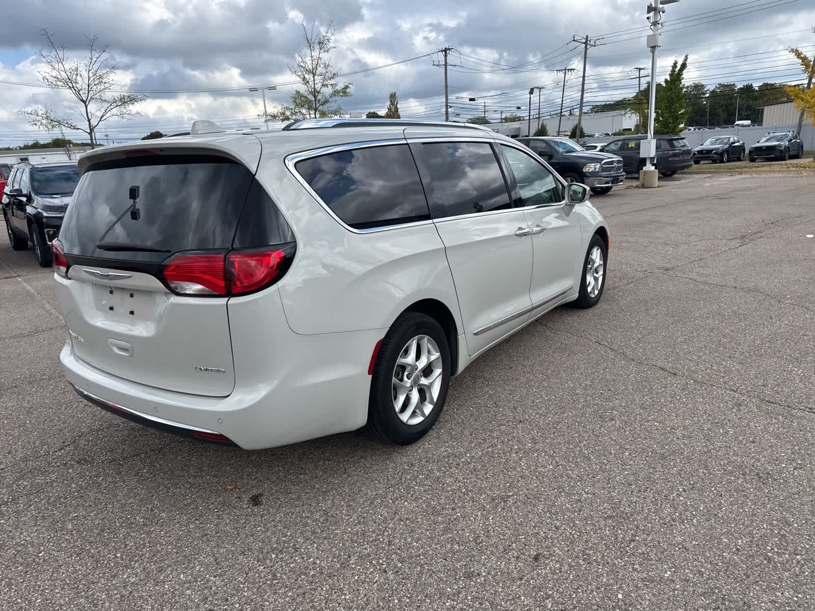 Thumbnail: 2020 Chrysler Pacifica - 18