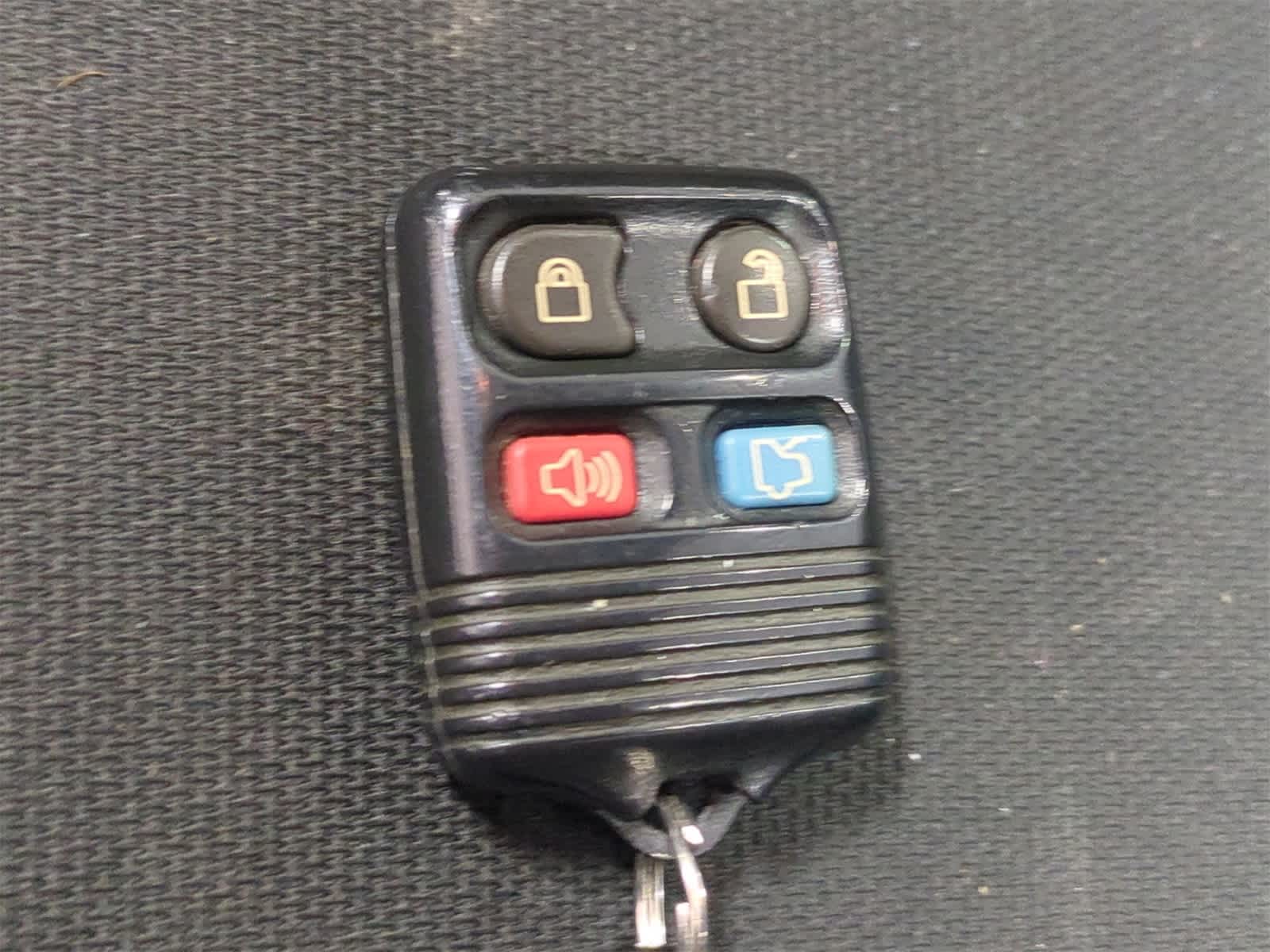 Thumbnail: 2010 Ford Focus - 32
