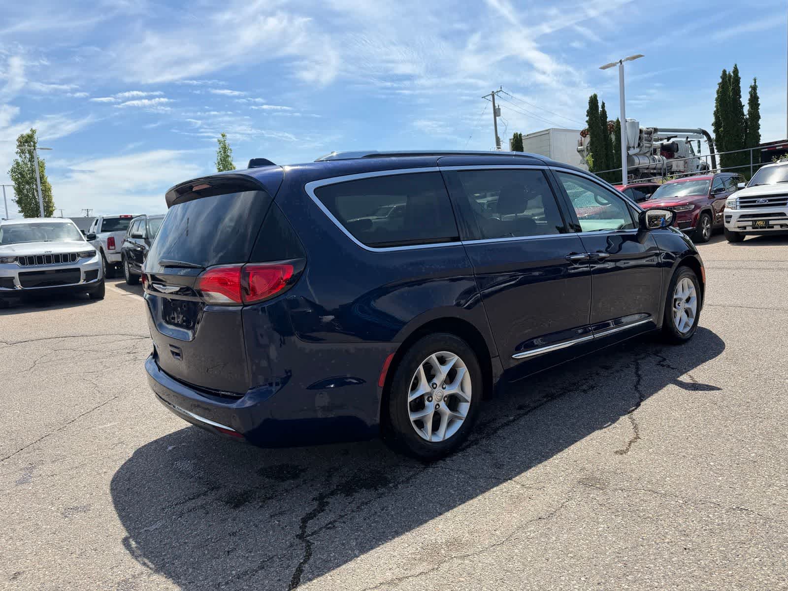 Thumbnail: 2019 Chrysler Pacifica - 17