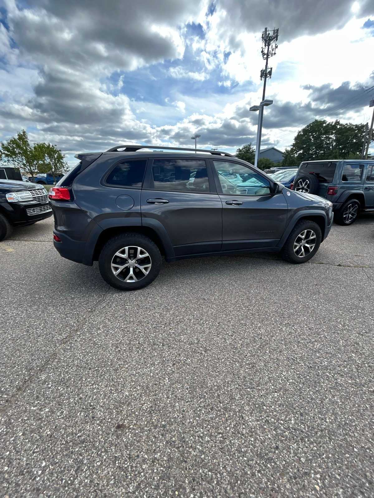 Thumbnail: 2015 Jeep Cherokee - 11