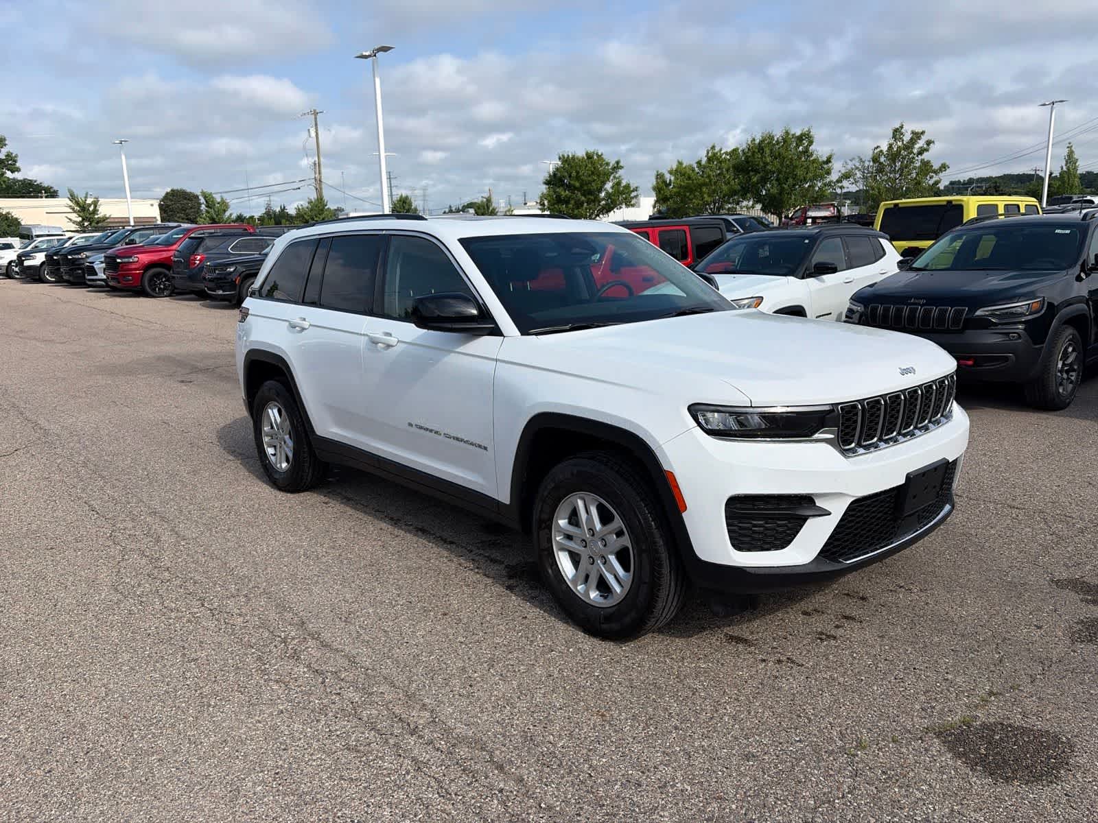 Thumbnail: 2023 Jeep Grand Cherokee - 8