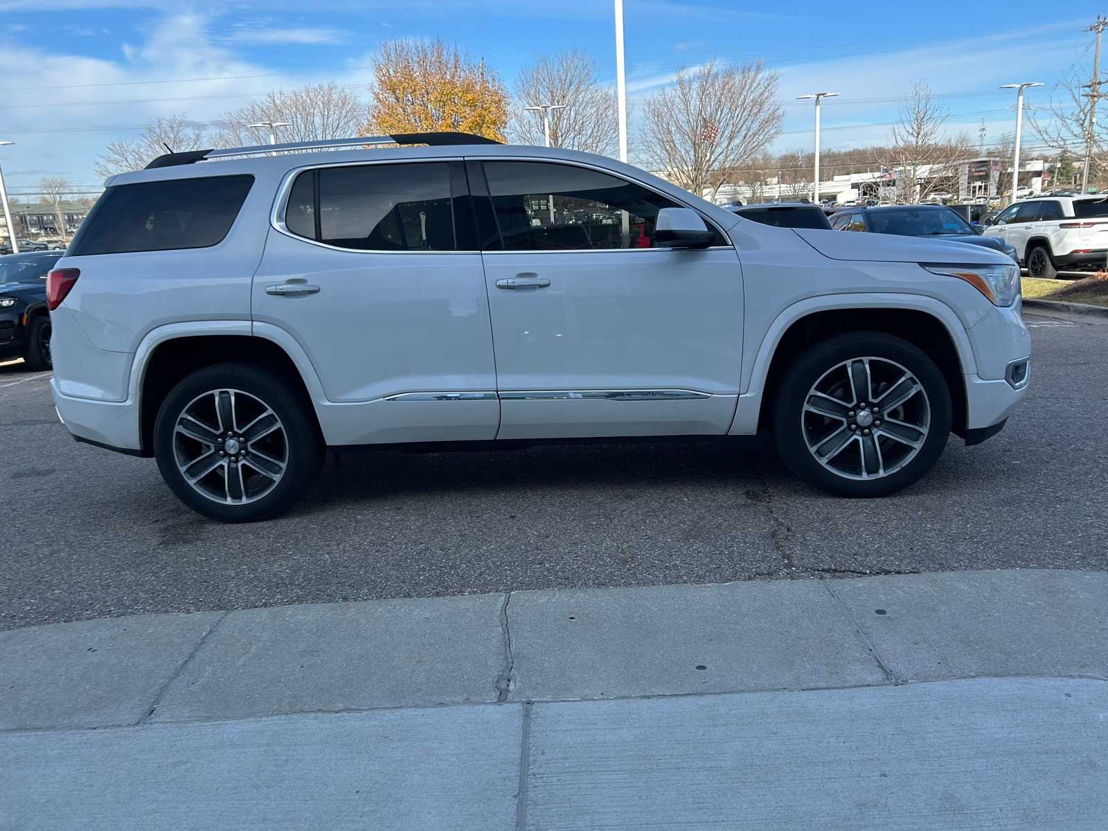 Thumbnail: 2019 GMC Acadia - 9