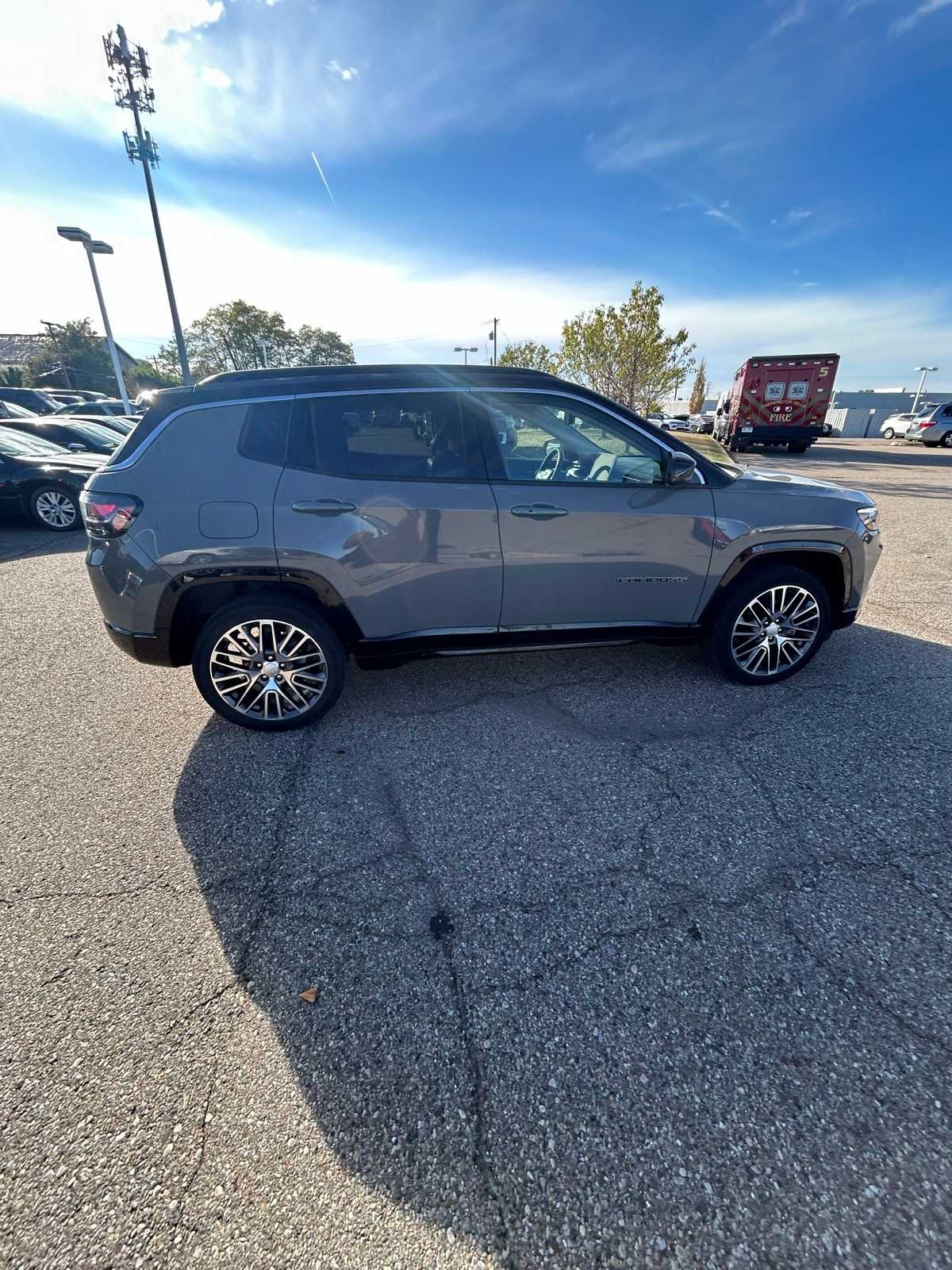 Thumbnail: 2022 Jeep Compass - 11