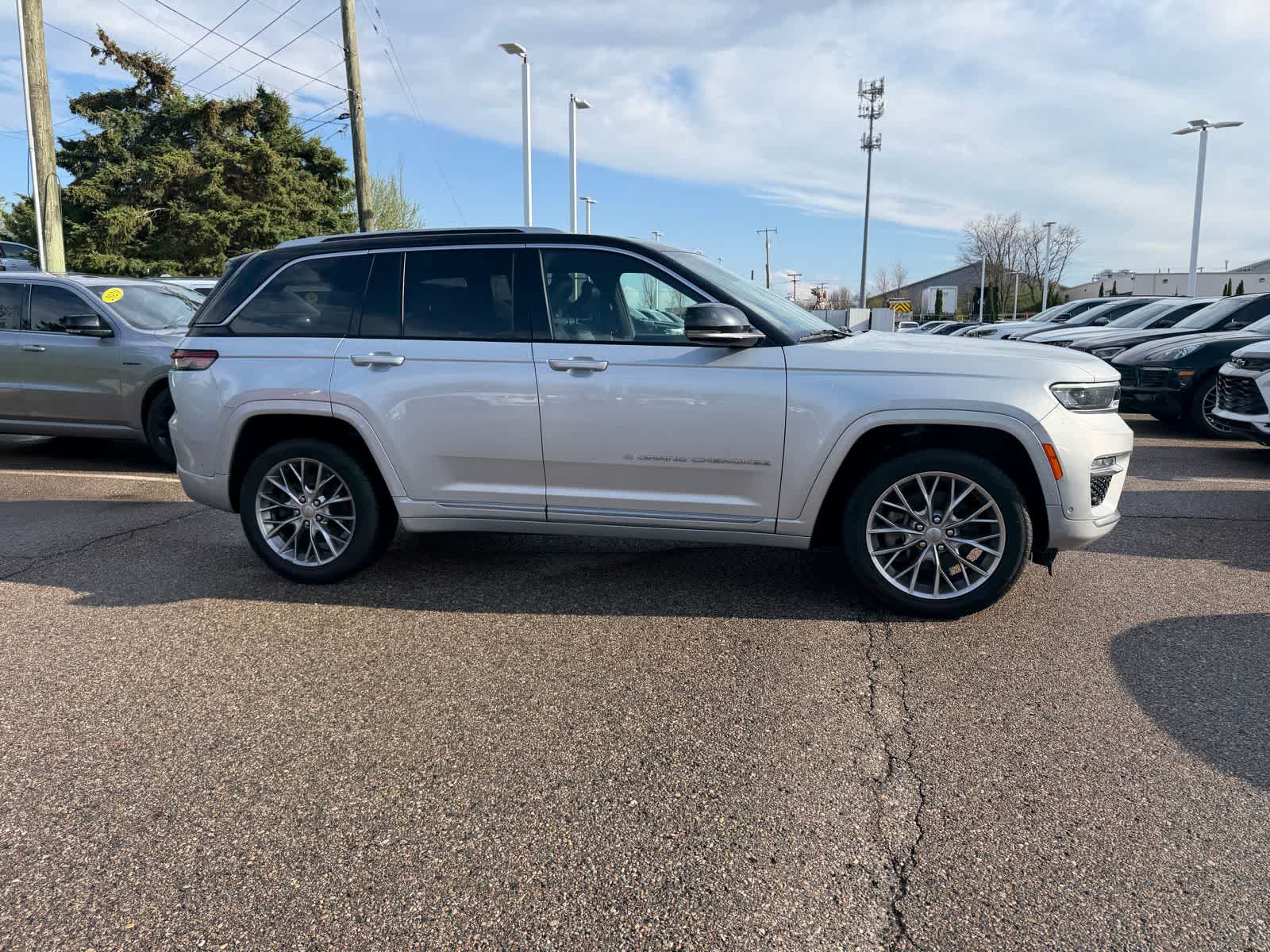 Thumbnail: 2022 Jeep Grand Cherokee - 13