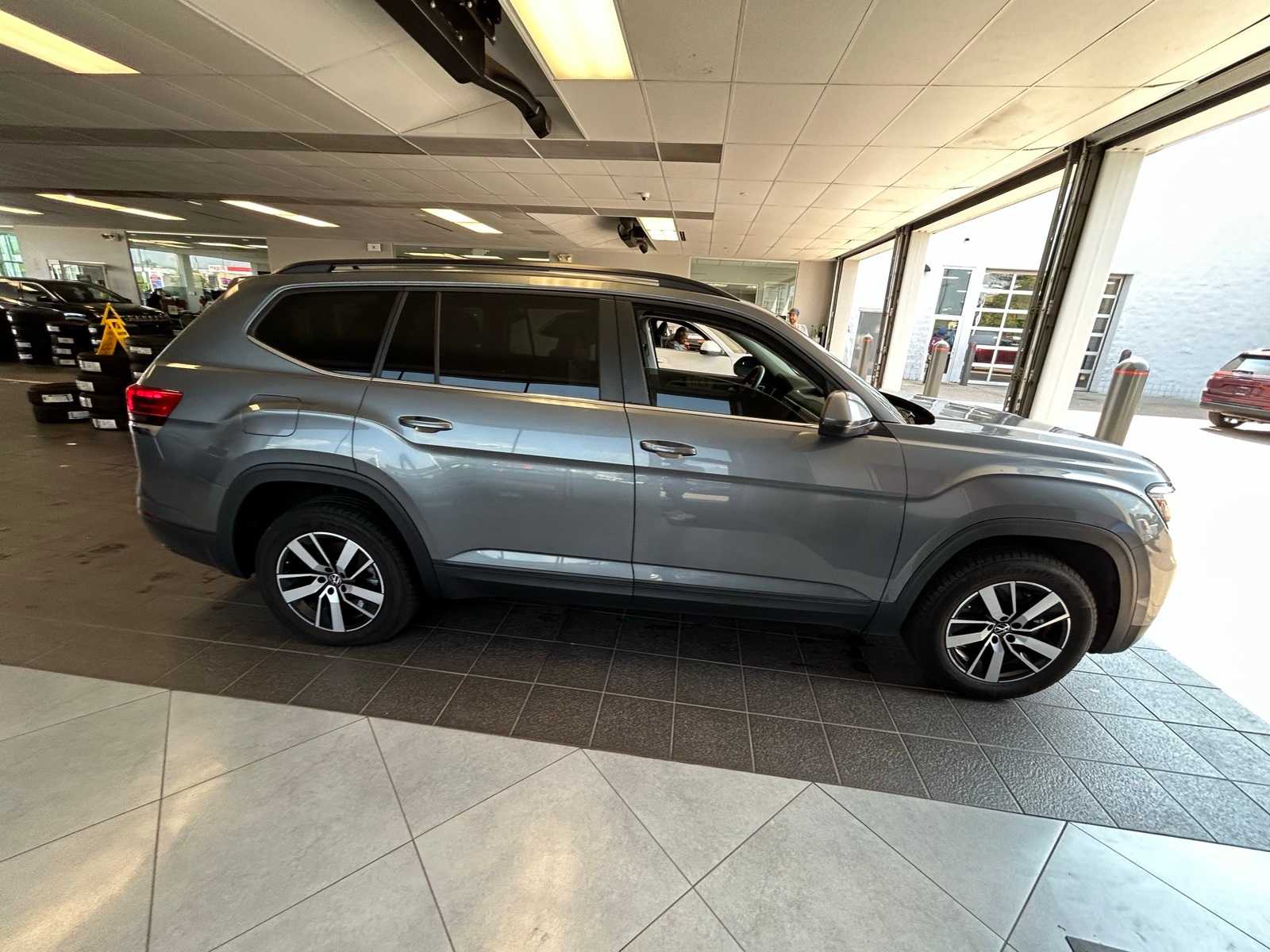 Thumbnail: 2022 Volkswagen Atlas - 8