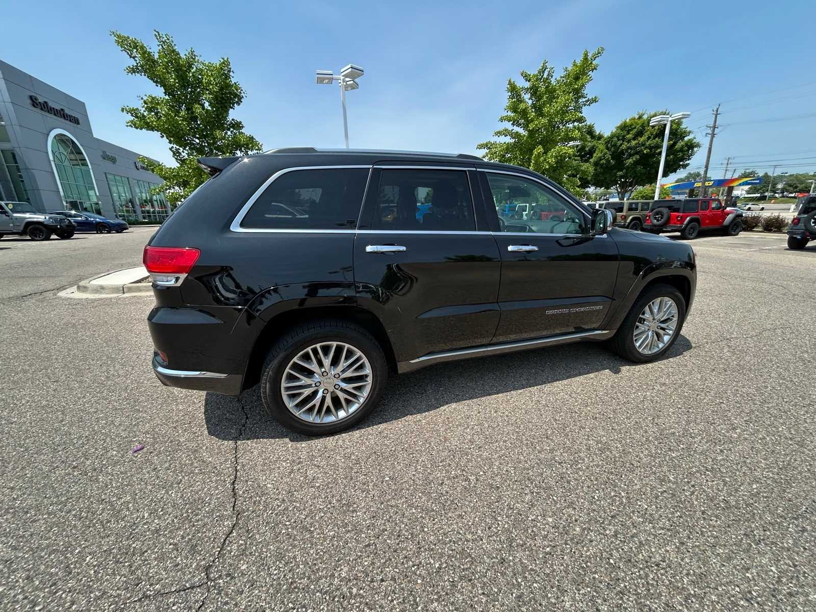 Thumbnail: 2017 Jeep Grand Cherokee - 13