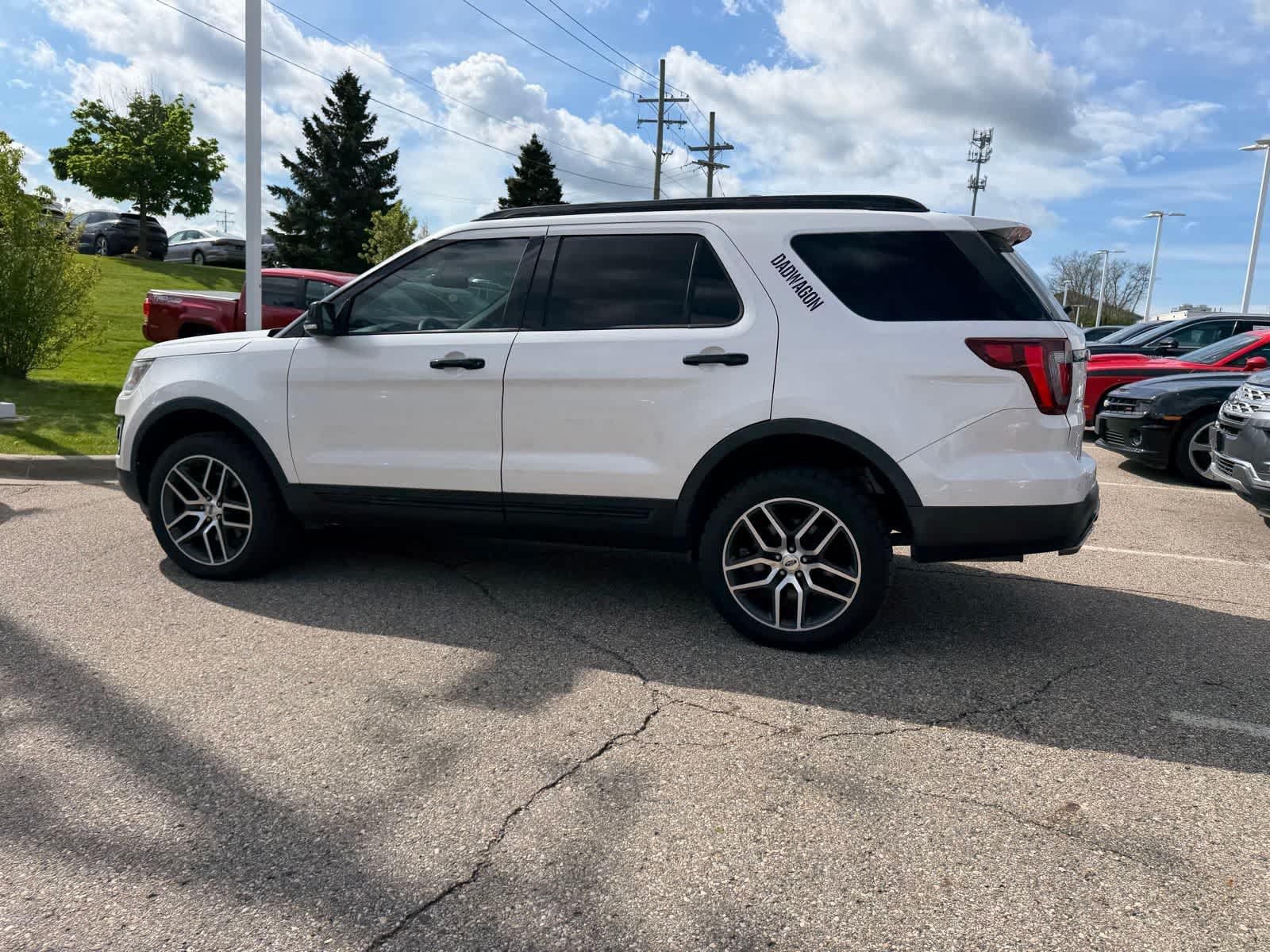 Thumbnail: 2016 Ford Explorer - 26