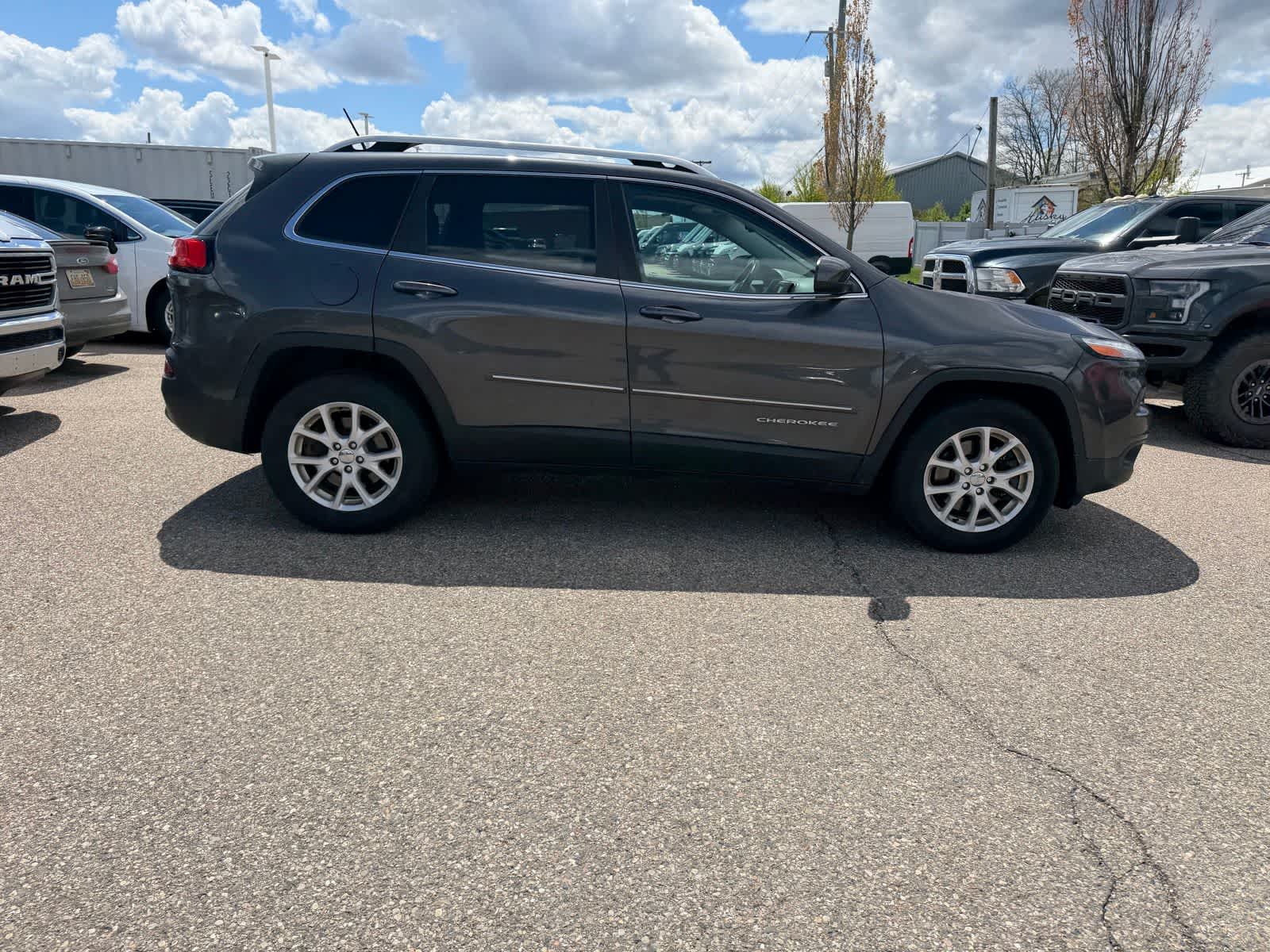 Thumbnail: 2015 Jeep Cherokee - 14