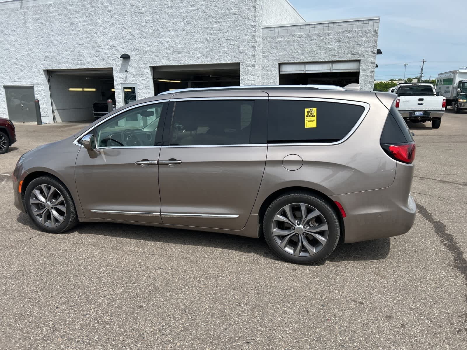 2018 Chrysler Pacifica Limited 29