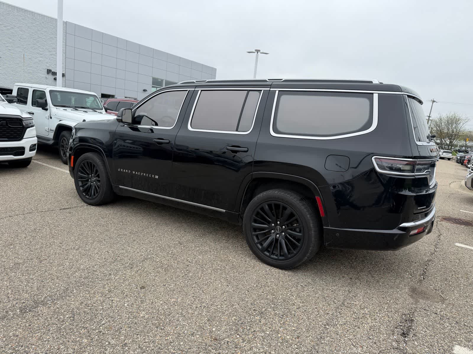 Thumbnail: 2022 Jeep Grand Wagoneer - 20