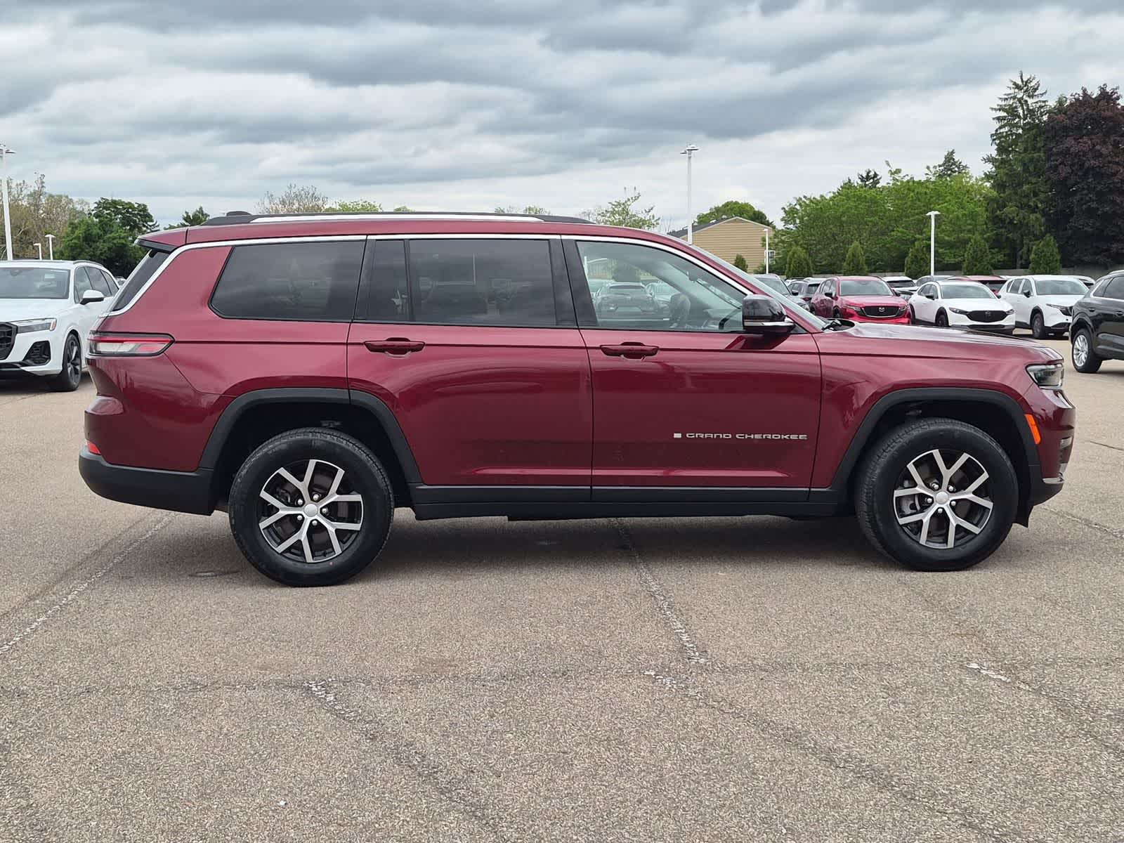 Thumbnail: 2023 Jeep Grand Cherokee L - 15