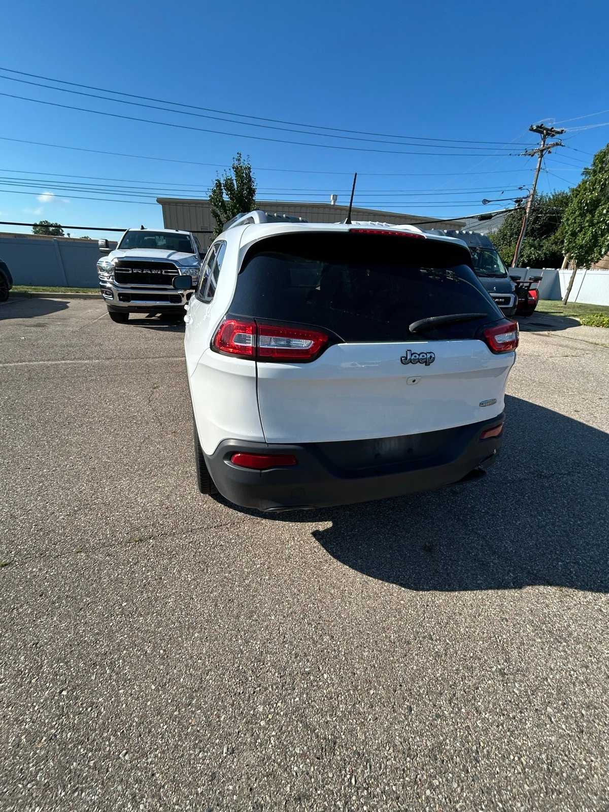 Thumbnail: 2016 Jeep Cherokee - 19