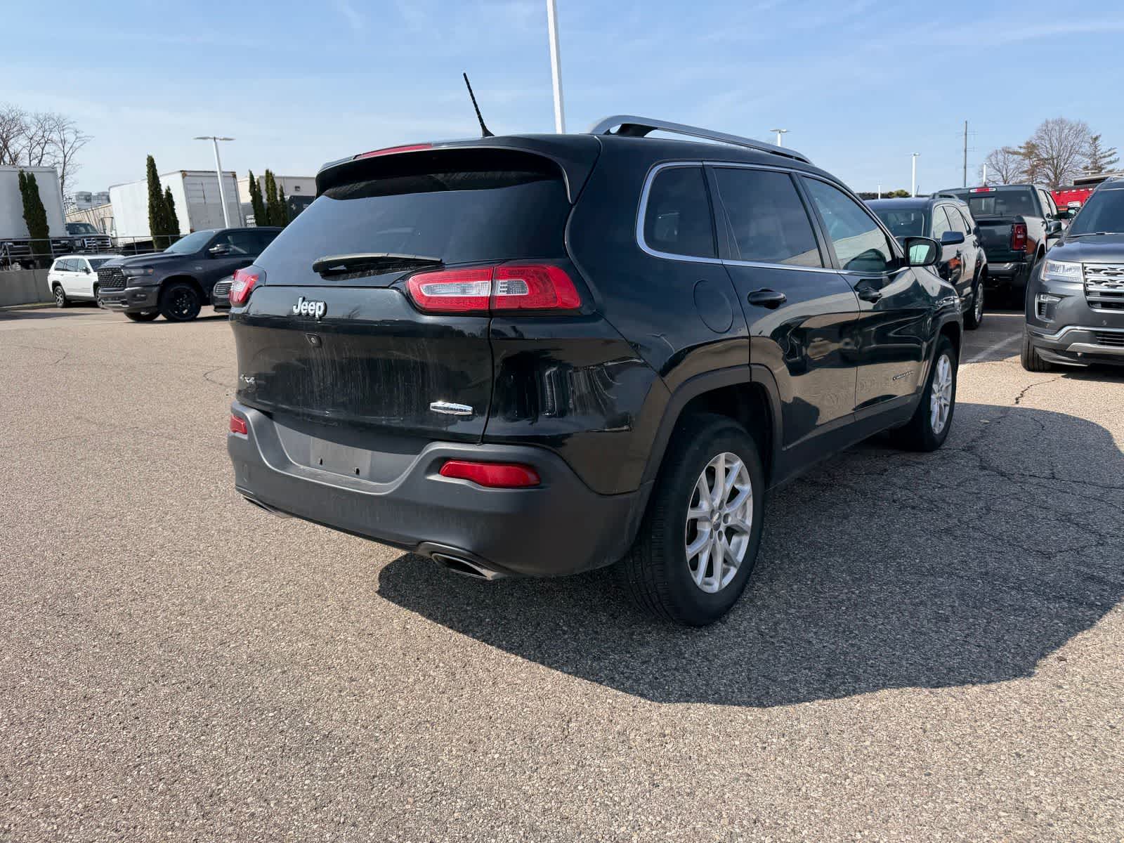 Thumbnail: 2015 Jeep Cherokee - 19