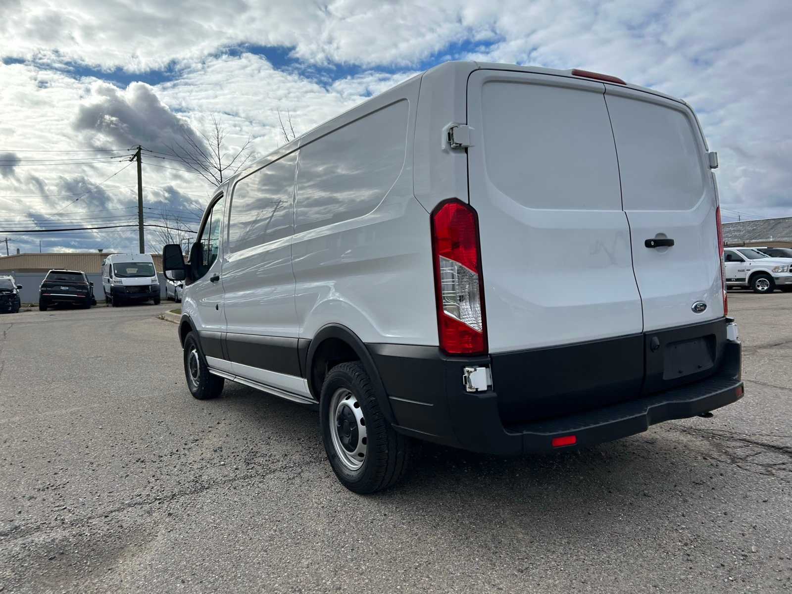 Thumbnail: 2019 Ford Transit Series - 18