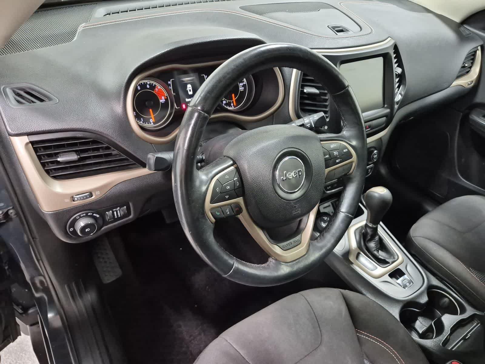 Thumbnail: 2017 Jeep Cherokee - 10