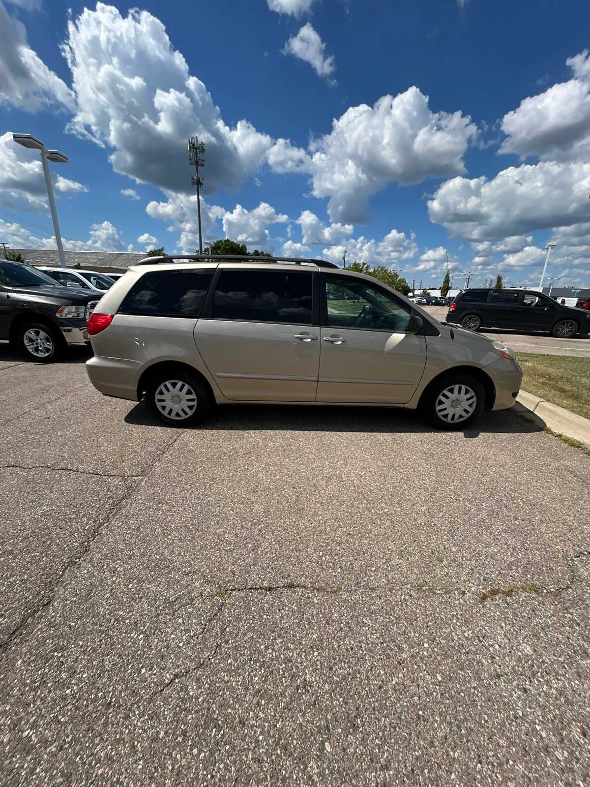 Thumbnail: 2008 Toyota Sienna - 13