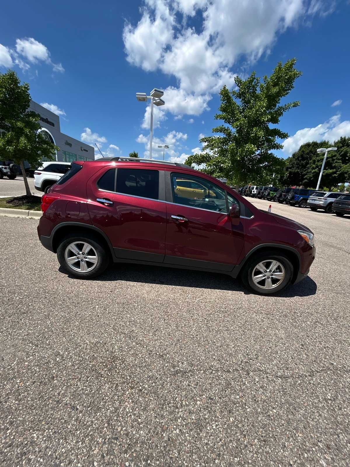 Thumbnail: 2017 Chevrolet Trax - 14