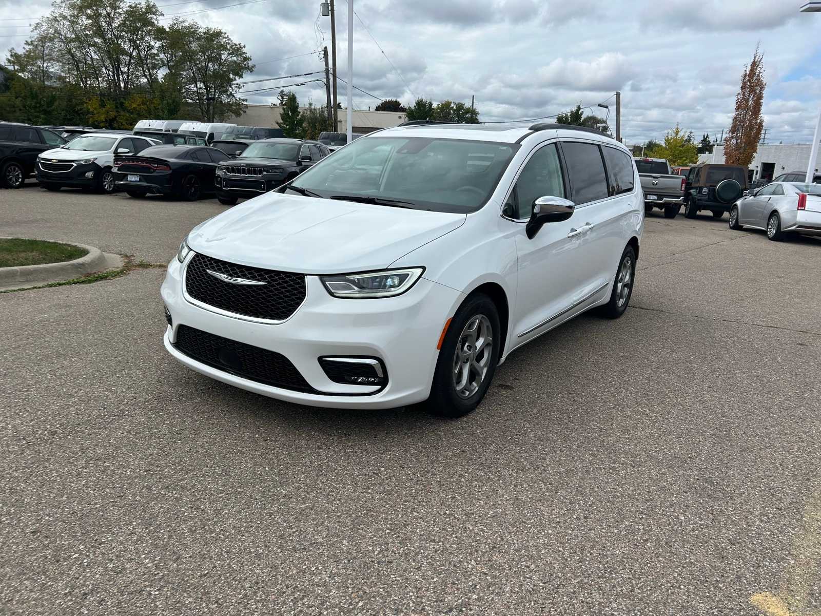 Thumbnail: 2023 Chrysler Pacifica - 5