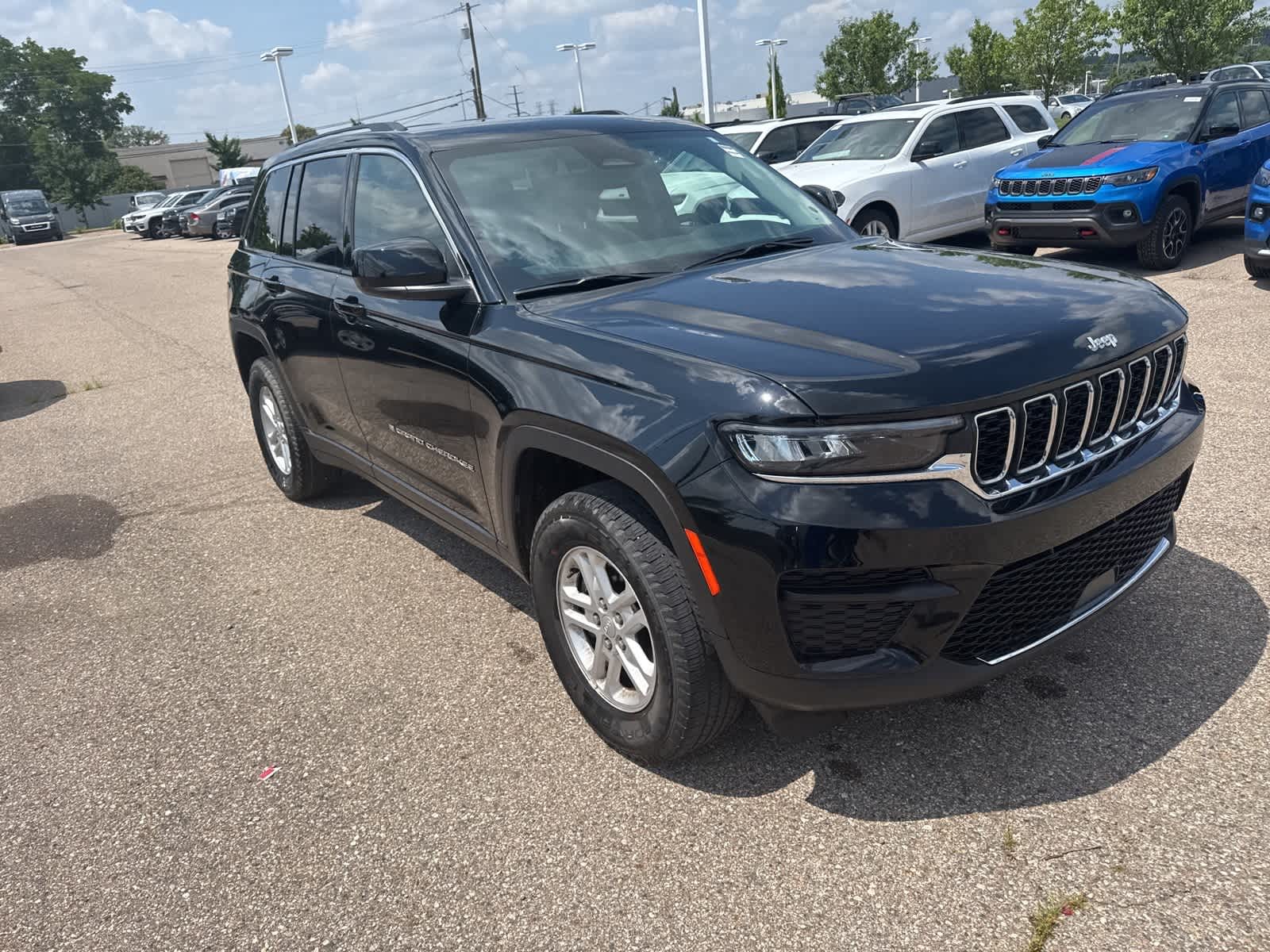 Thumbnail: 2023 Jeep Grand Cherokee - 7