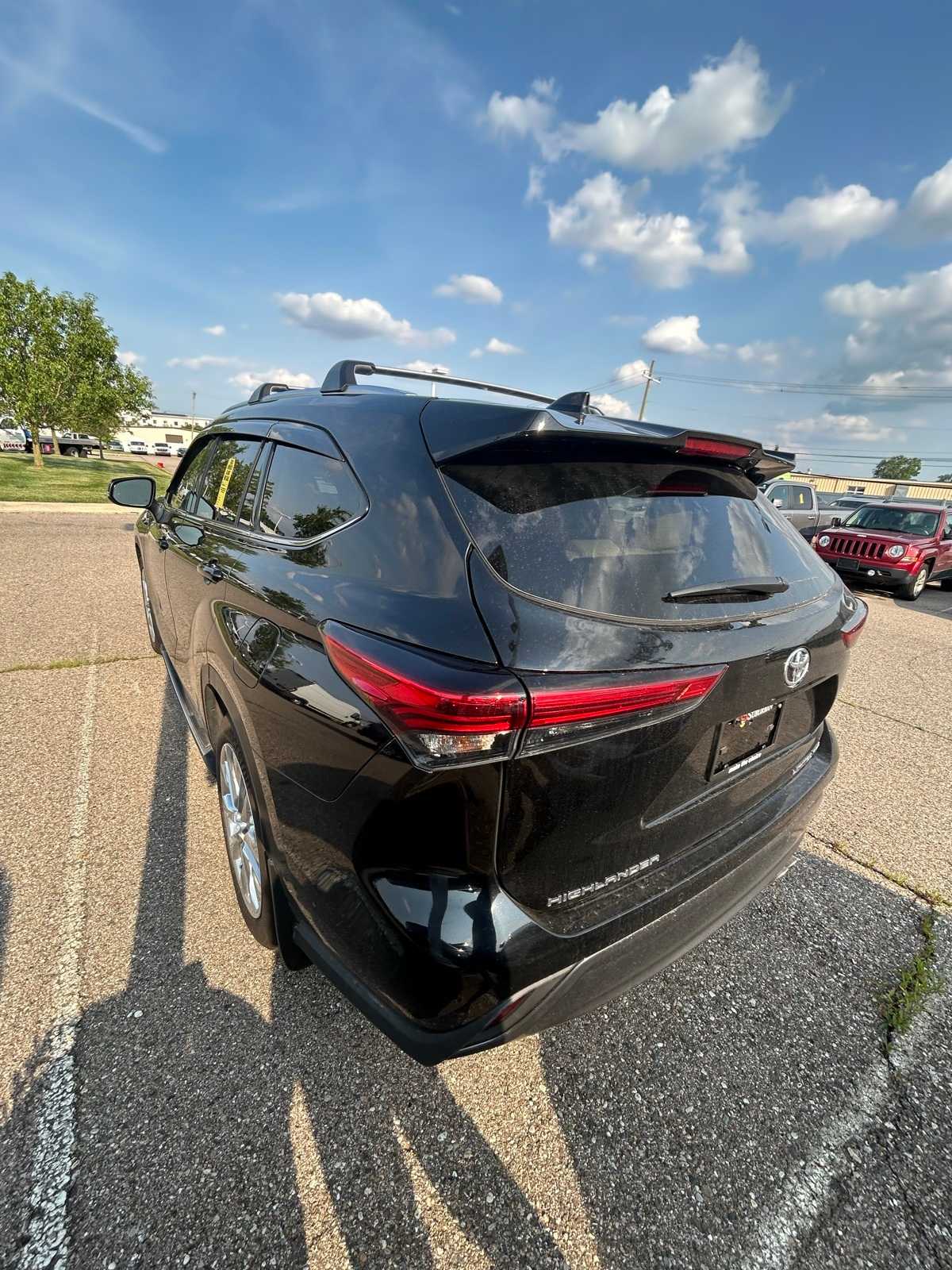 Thumbnail: 2023 Toyota Highlander - 21