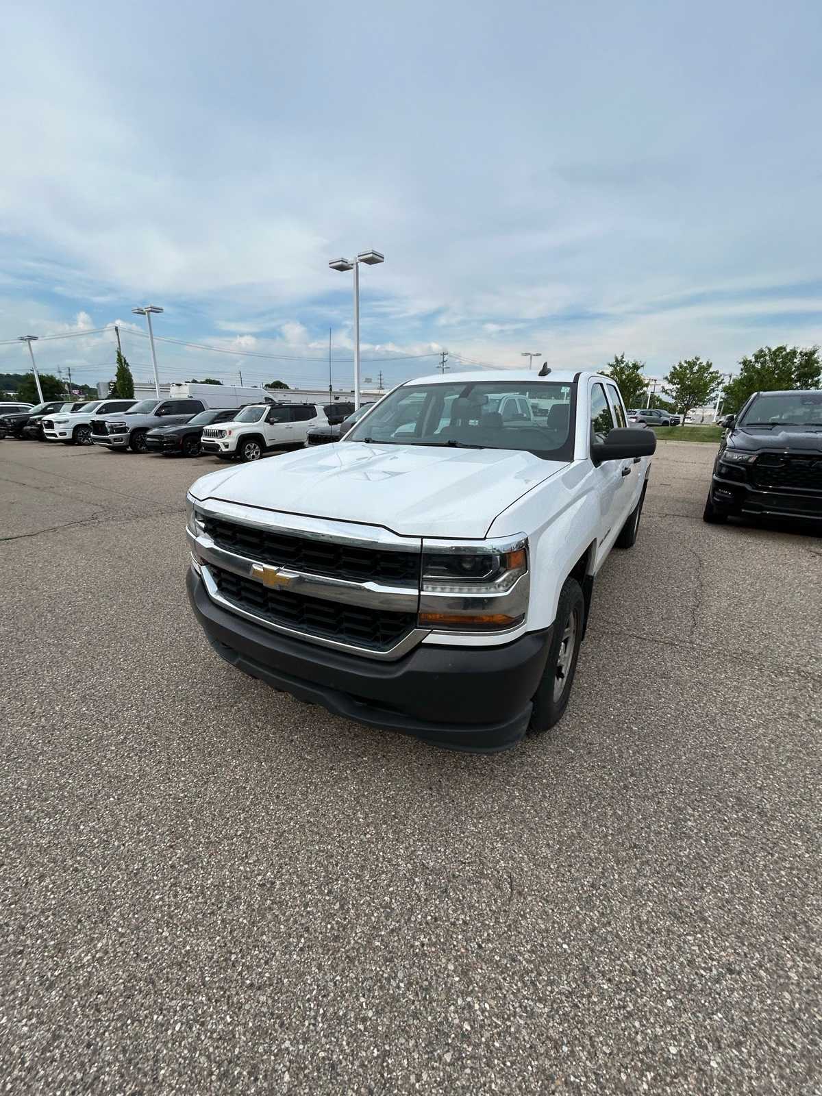 Thumbnail: 2017 Chevrolet Silverado 1500 - 5