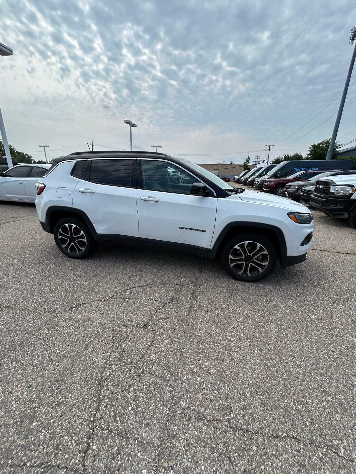 Thumbnail: 2022 Jeep Compass - 11