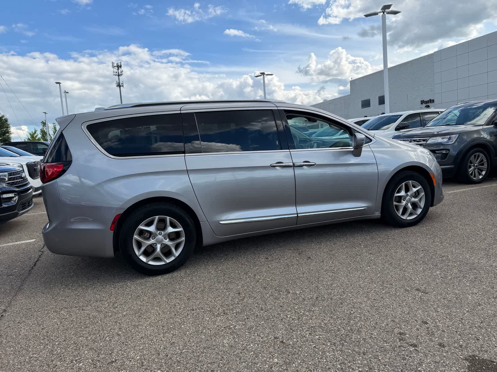 Thumbnail: 2018 Chrysler Pacifica - 16
