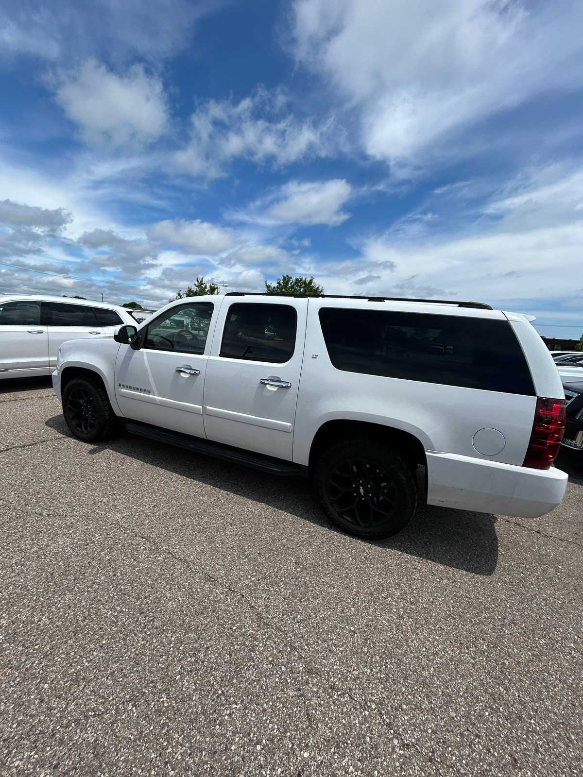 Thumbnail: 2008 Chevrolet Suburban - 28